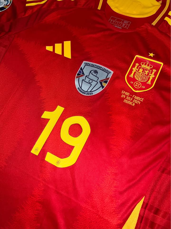 Lamine Yamal  Spain Euro 2024 Home Kit (L)