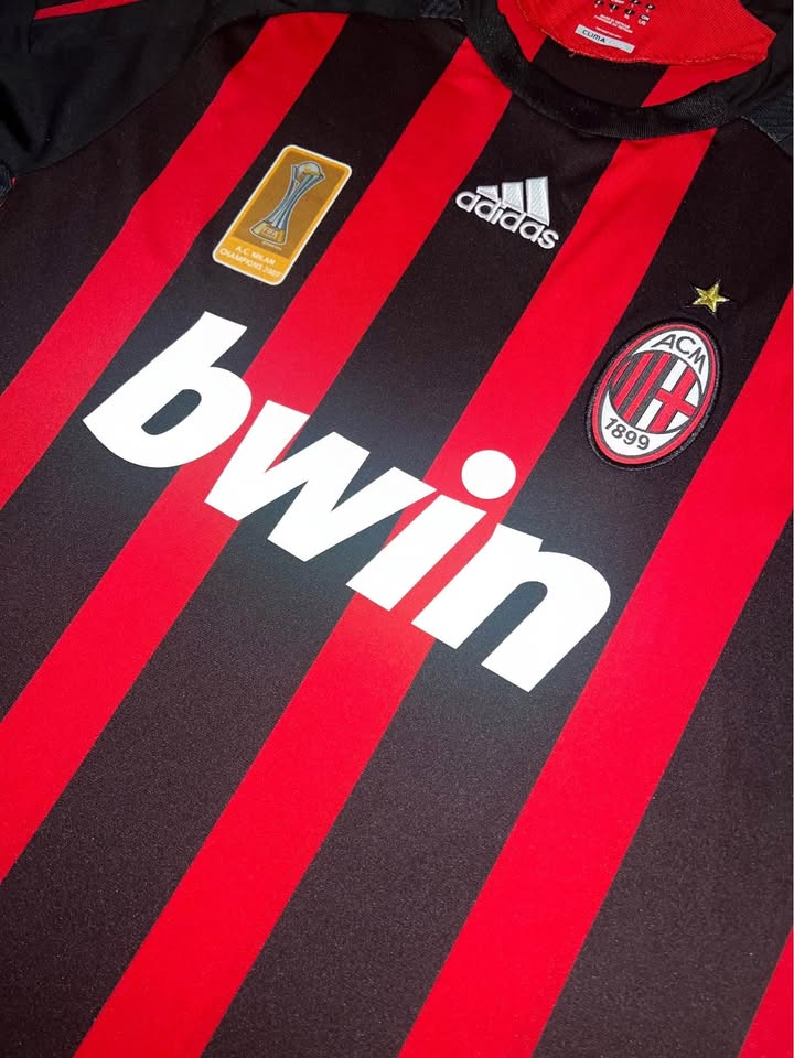 Ronaldinho  AC Milan 2008/09 Home Kit Ronaldinho (L)
