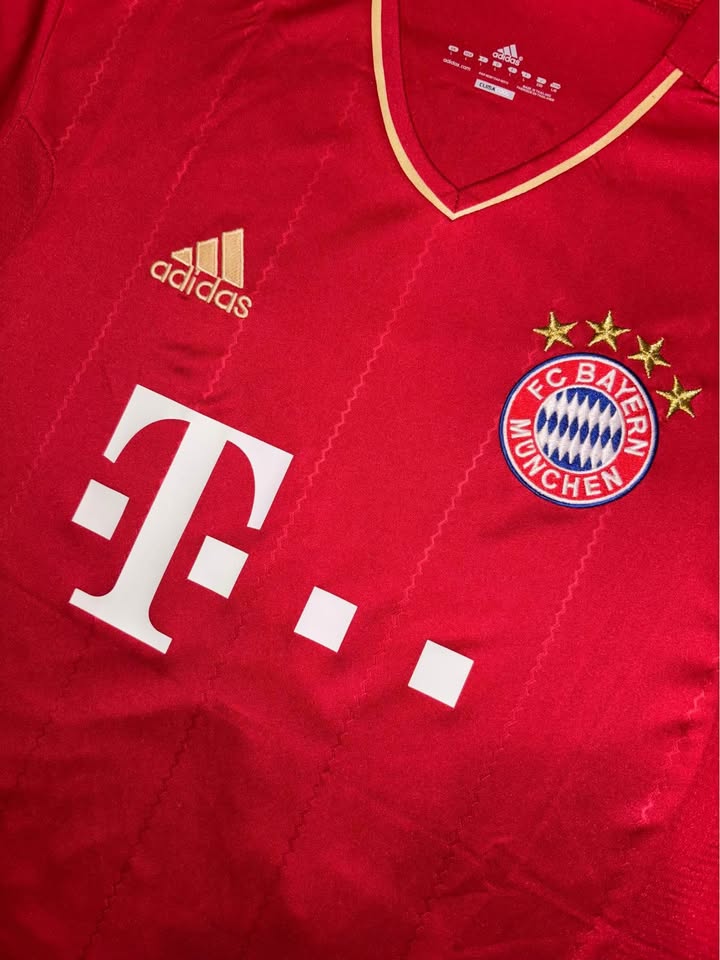 Franck Ribéry Bayern Munich 2011/12 Home Kit (L)