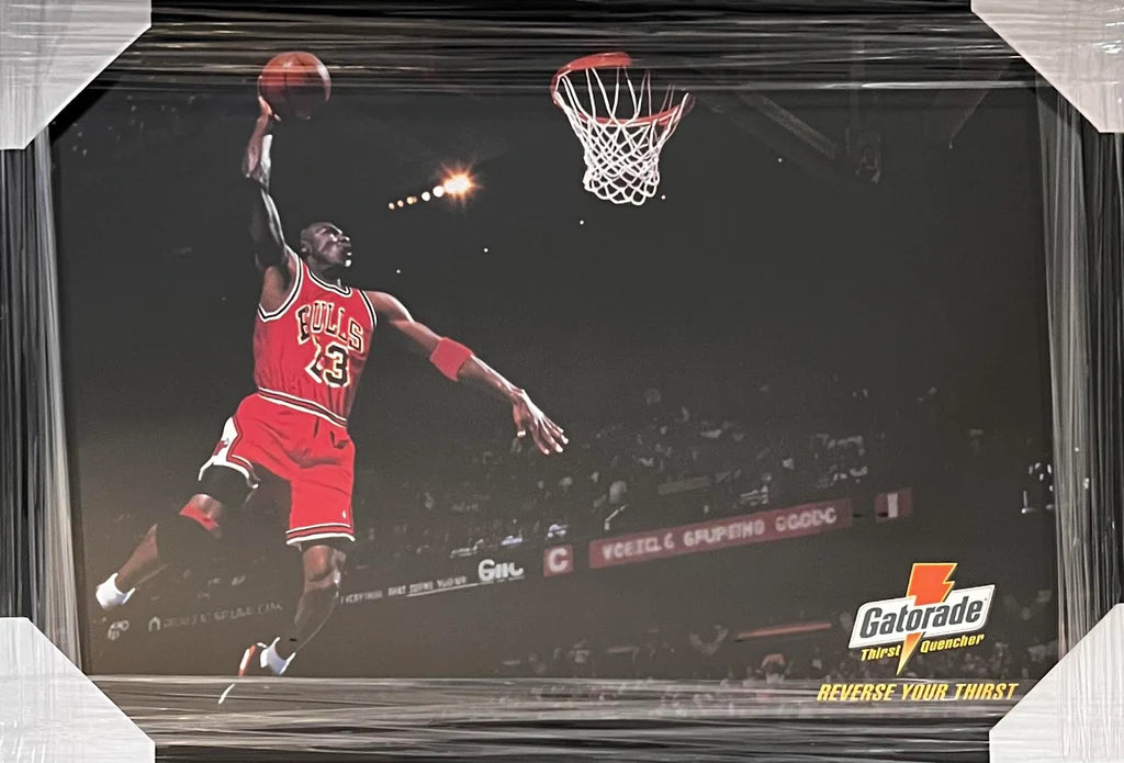BASKETBALL-Michael Jordan Famous Dunk Framed